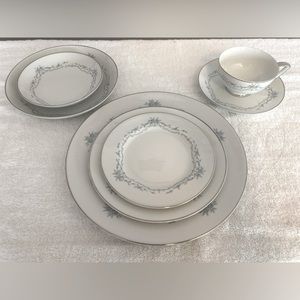 Mikasa Chadsworth White Bone China Seven Piece Place Setting